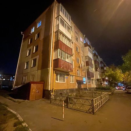 1-Комн. Квартира Целиком Интернациональная 32 С Гостиничным Сервисом Petropavl Exterior foto
